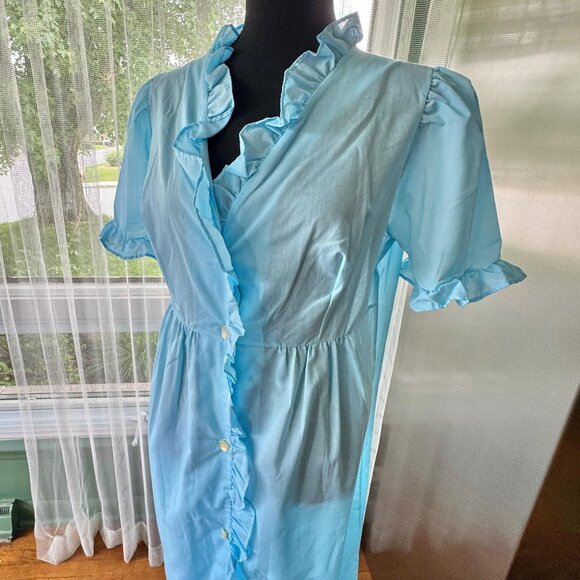 Vintage 1980s robe, baby blue, ruffled edges & trim, short puff sleeves - Picture 2 of 8